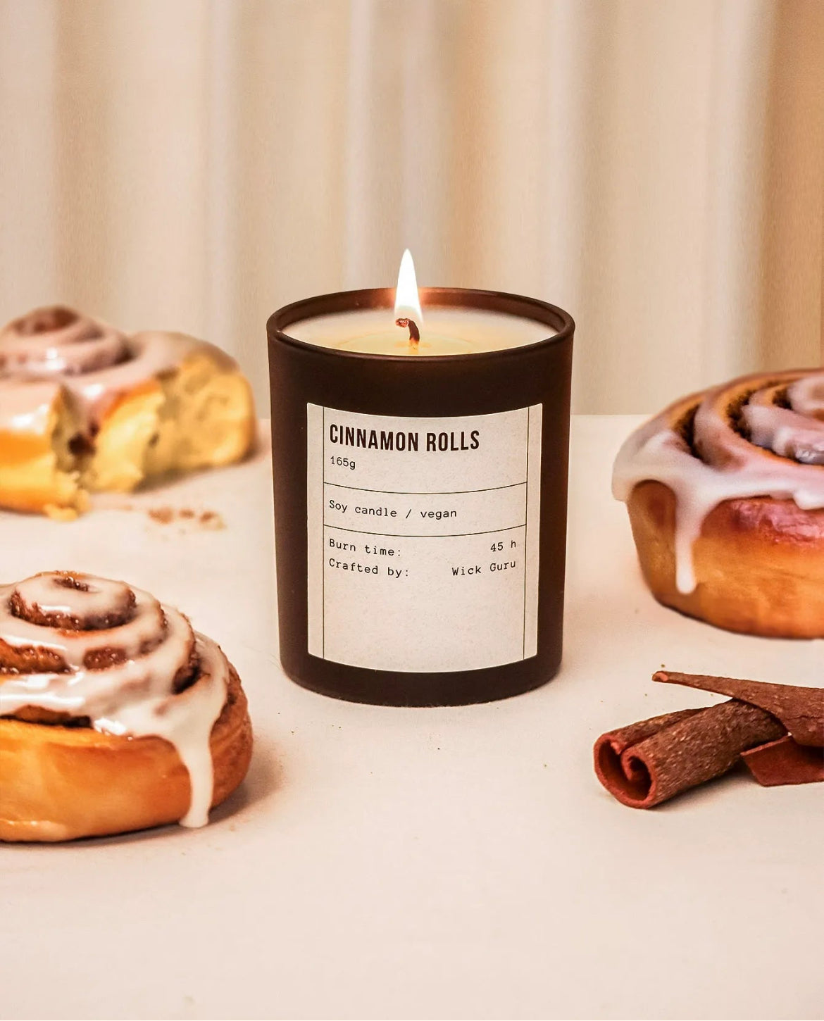 Cinnamon buns candle